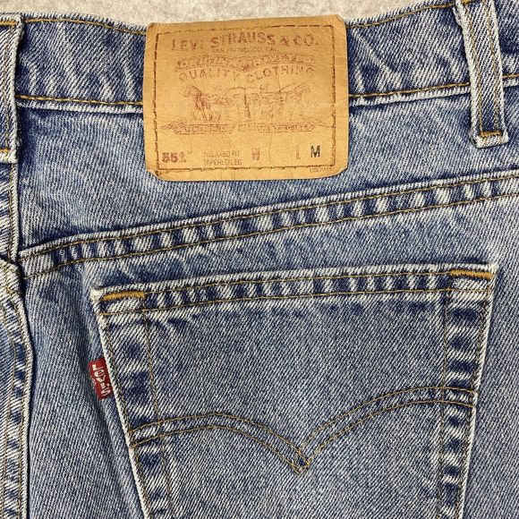 Levis 551 Jeans Womens Sz 16 34x30 Relaxed Fit Tapered Leg Distressed aded Denim - Picture 13 of 15